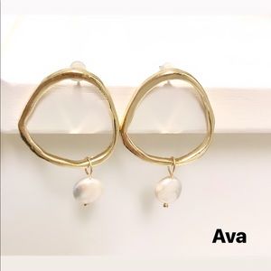 🆕 Geometry Freshwater Baroque Pearl drop earring